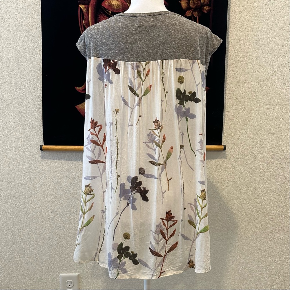 Anthropologie Gray and Floral Women's Top